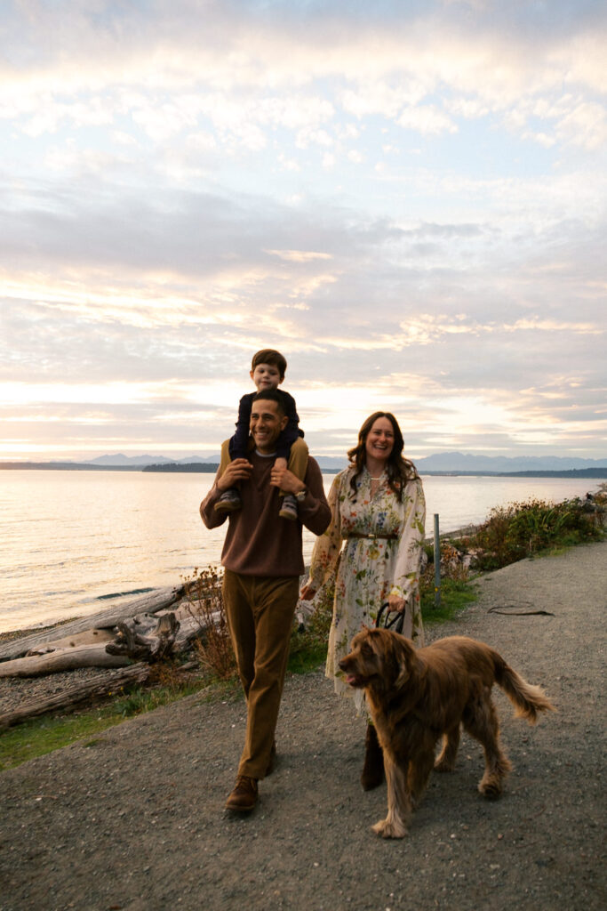 family photos at Lincoln Park in Seattle